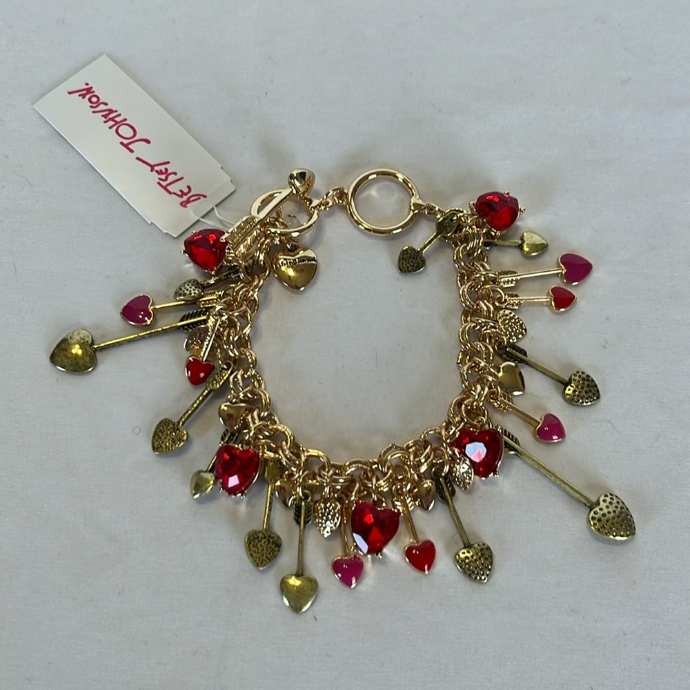 Betsey Johnson Heart & Arrow Charm Toggle Bracelet LOVE Gold ROMANTIC NWT